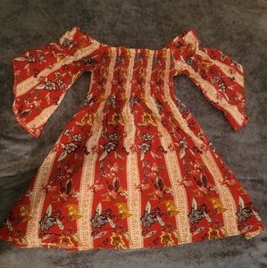 Boho Top or Small dress, Beautiful Floral print. No size on it.